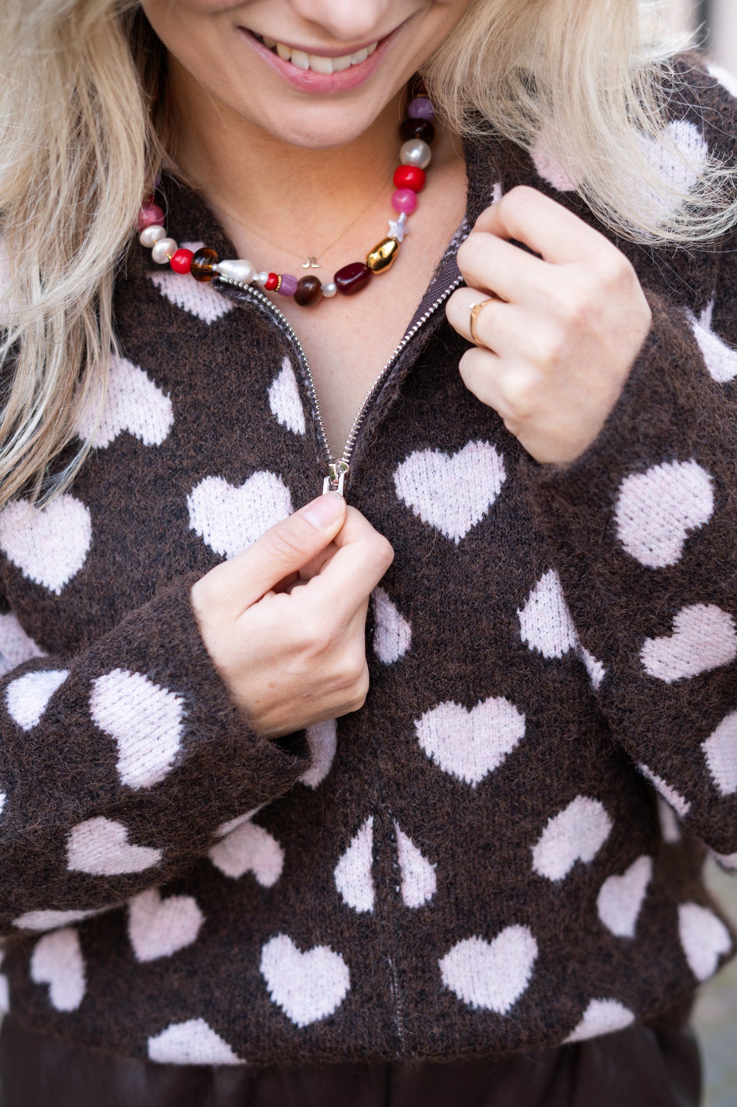 Vest Tessa bruin met roze hartjes