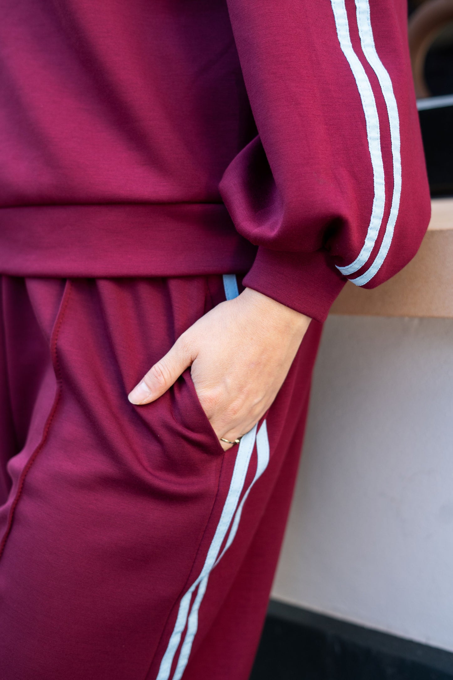 Sweater Fenna bordeaux met lichtblauwe strepen