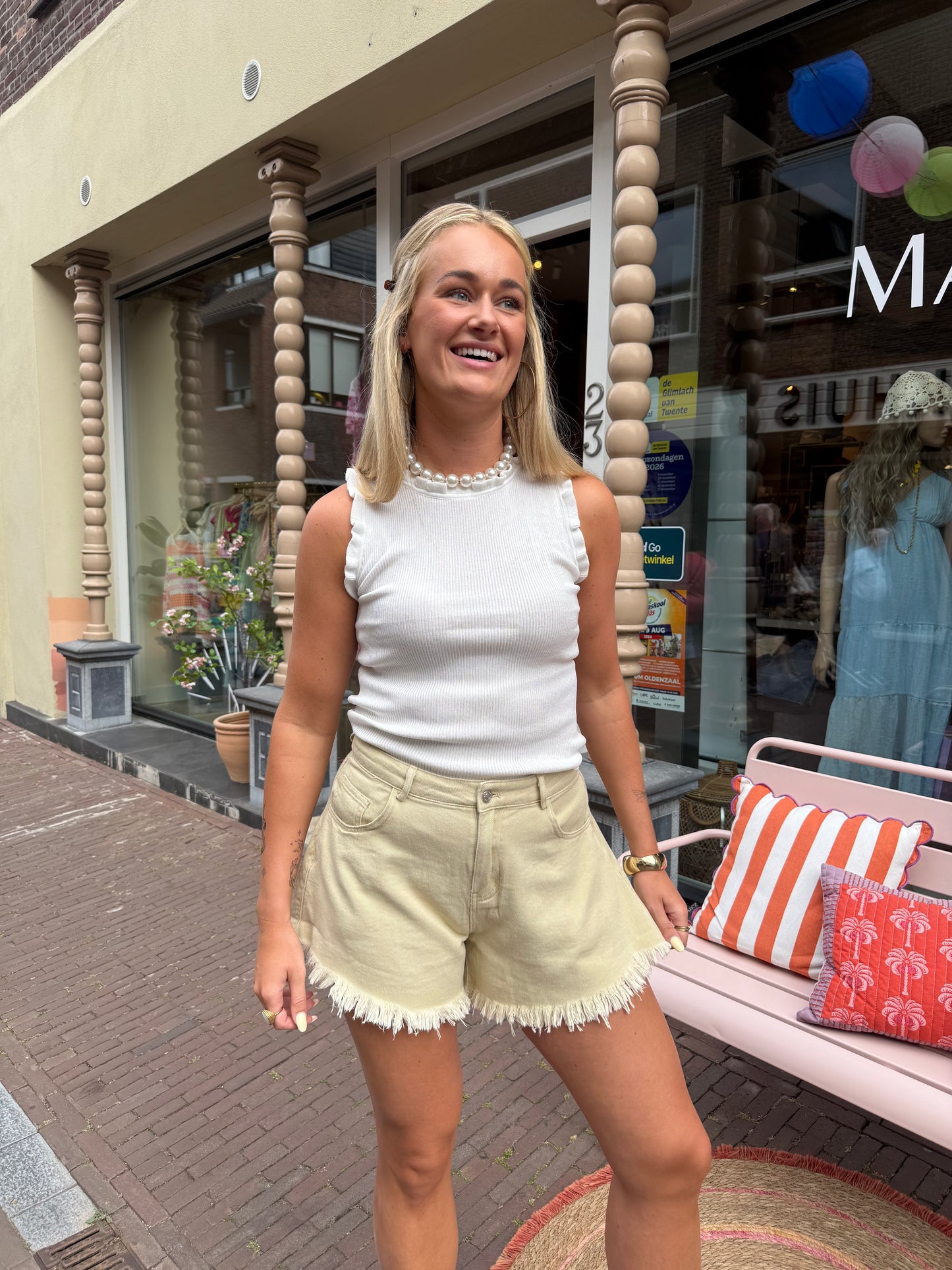 Short Daisy Beige