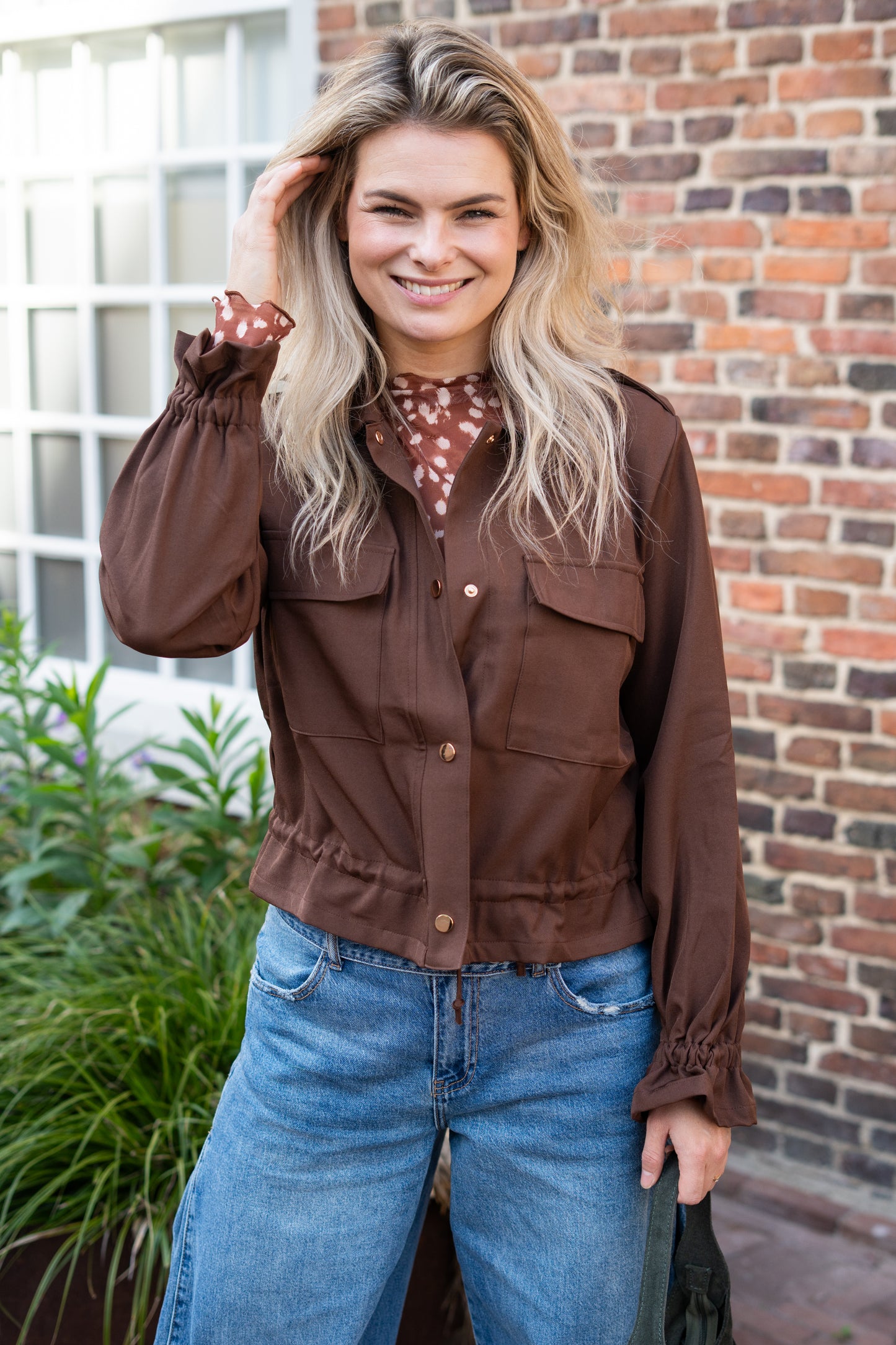 Jasje Nina bruin met gouden knopen