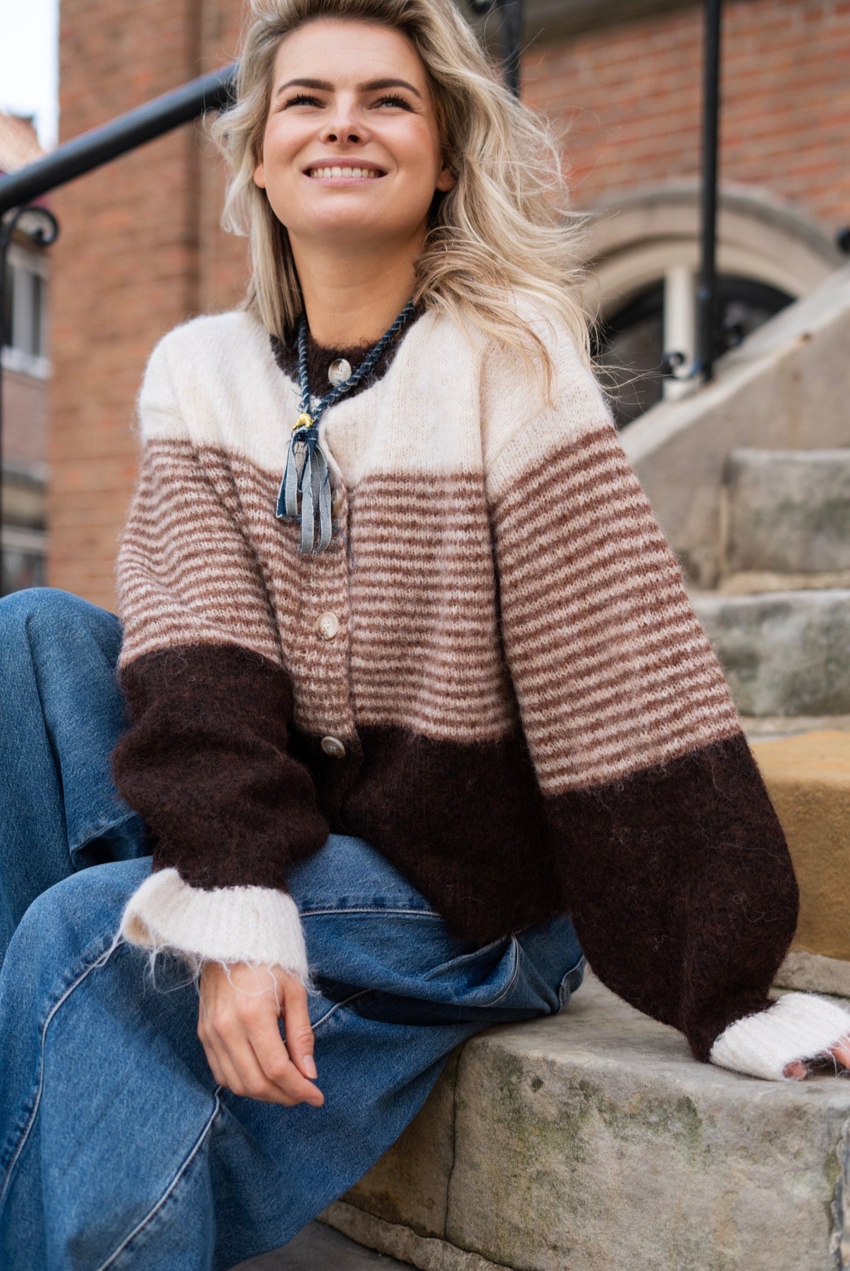 Vest Feline bruin met ruffle mouw