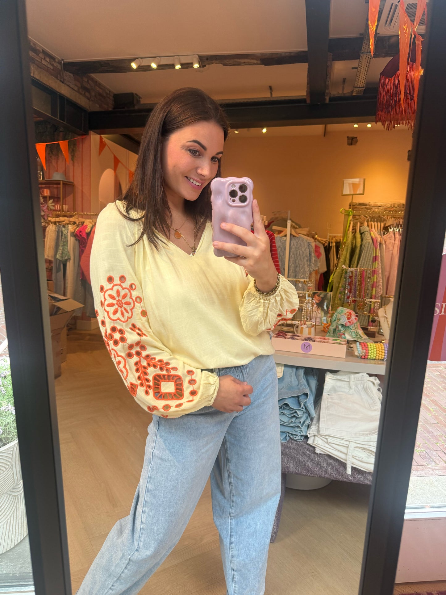 Botergele met Oranje uitgewerkte mouwen Blouse Noortje